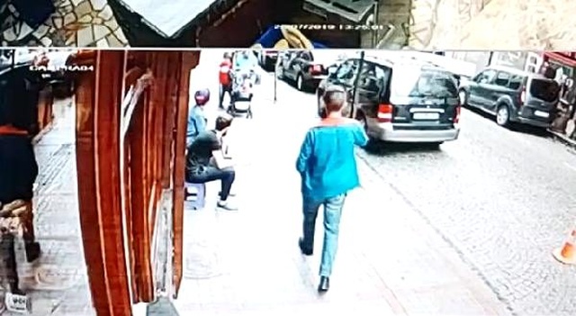 Sokak ortasında dayak yiyen genç kız konuştu: 3 yıldır peşimi bırakmadı