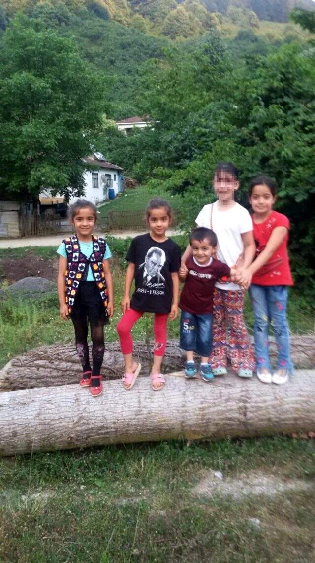 Selde kaybolan çocukların yürek yakan son görüntüleri ortaya çıktı Selde kaybolan çocukların yürek yakan son görüntüleri ortaya çıktı