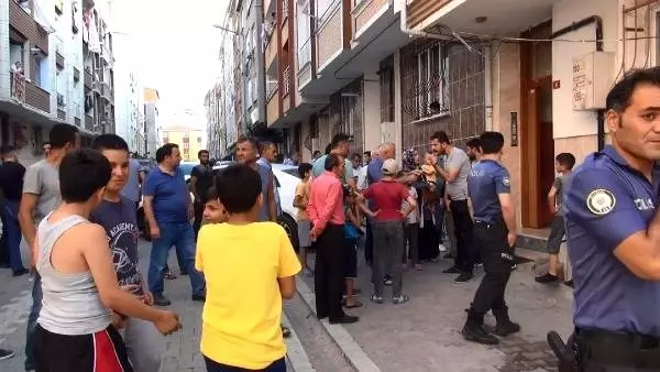 Kız çocuğuna tacizi duyan mahalleli, 6 göçmeni bodrum katına hapsetti! Polis, zırhlı araçla çıkardı