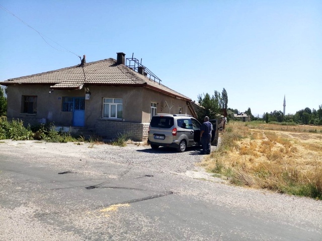 Yılanı vurmak isterken yanlışlıkla 6 buçuk aylık hamile karısını öldürdü