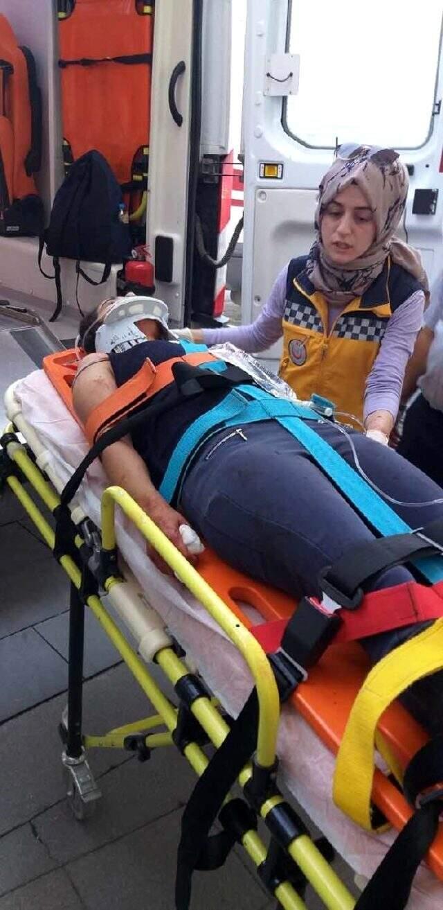 Kesik boğazıyla kanlar içinde balkondan atlayıp komşularından yardım istedi
