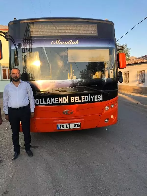 Şoförü gecikince yolcu otobüsünü kullanan belediye başkanını görenler şaşırdı