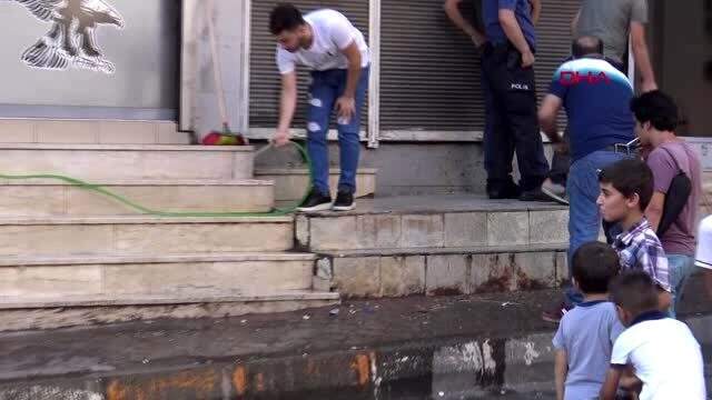 Sokakta vahşet! Kız çocuğu, erkek çocuğunu boğazından bıçaklayarak öldürdü Sokakta vahşet! Kız çocuğu, erkek çocuğu boğazından bıçaklayarak öldürdü