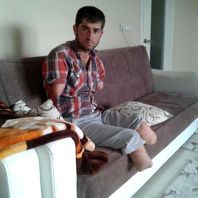 Ünlü sanatçı Haluk Levent kollarını ve bacaklarını kaybeden baba için kampanya başlatacak