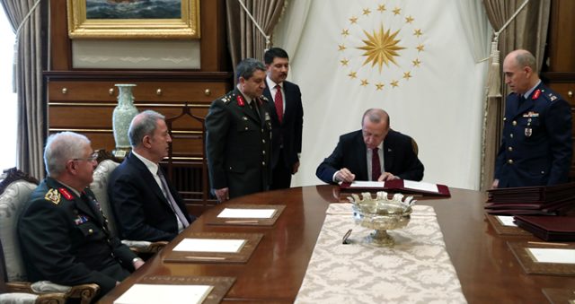 Cumhurbaşkanı Erdoğan'ın onayladığı YAŞ kararları açıklandı