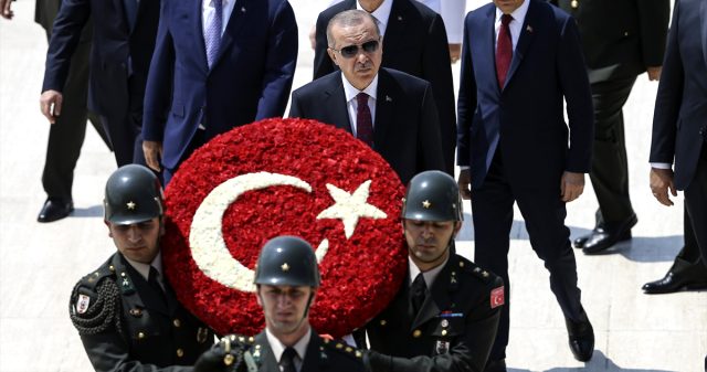 YAŞ üyeleri Anıtkabir'de! Erdoğan'dan Anıtkabir Özel Defteri'ne dikkat çeken mesaj