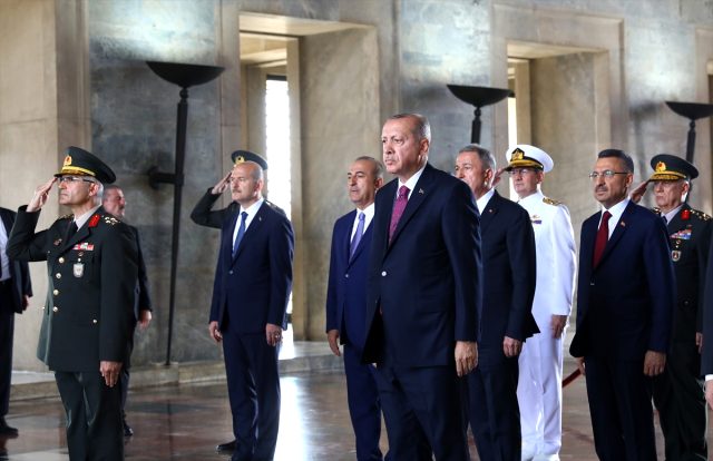 YAŞ üyeleri Anıtkabir'de! Erdoğan'dan Anıtkabir Özel Defteri'ne dikkat çeken mesaj