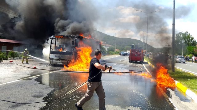 Şehirler arası yolcu otobüsünde çıkan yangında ölen 5 kişinin kimlikleri belli oldu