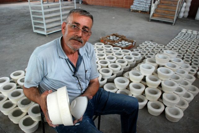 Tokat'ta çini işine giren emekli öğretmen ürettiği ürünleri Amerika'ya ihraç ediyor