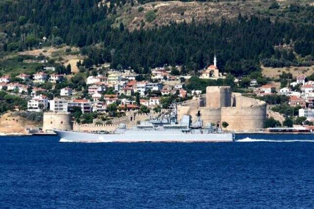 Rus savaş gemisi Çanakkale Boğazı'ndan geçti! Akdeniz'e iniyor Rus savaş gemisi Çanakkale Boğazı'ndan geçti