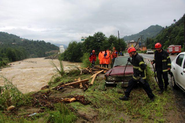 Rize'de sel sularına kapılarak kaybolan vatandaşın kimliği tespit edildi