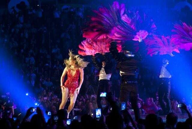 Dünyaca ünlü şarkıcı Jennifer Lopez Antalya'da fırtına gibi esti! Dünyaca ünlü şarkıcı Jennifer Lopez Antalya'da fırtına gibi esti