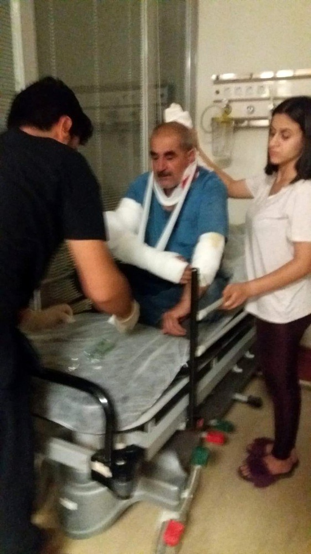 Engelli kız ve babası, muhtar adayına oy verdiği için sopalarla darp edildi