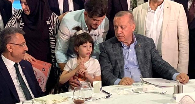 Erdoğan'ın ilaç sözü verdiği Zeynep'in babası mutluluktan ağladı
