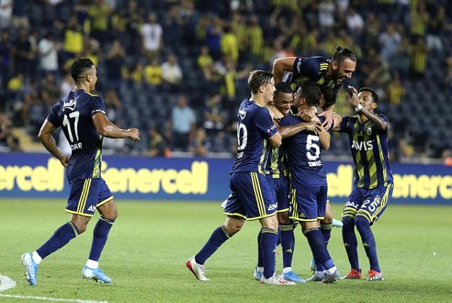 Fenerbahçe, Cagliari ile 2-2 berabere kaldı!