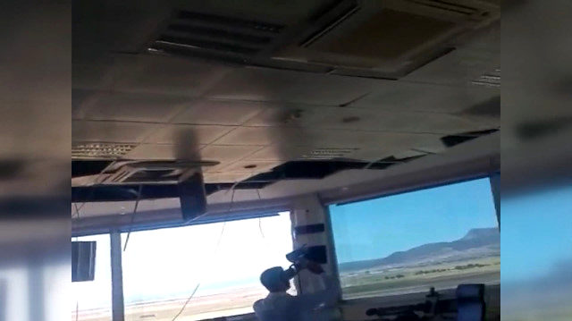 Denizli'deki deprem, Çardak Havalimanı'nda hasara neden oldu Denizli'de yaşanan 6 büyüklüğündeki deprem, Çardak Havalimanında birçok noktada yıkıma neden oldu