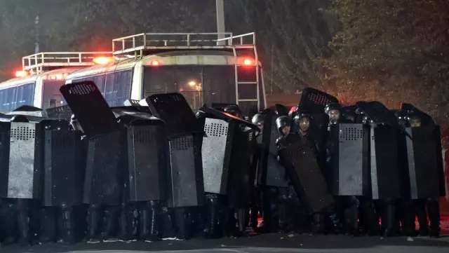 Kırgızistan'da Eski Devlet Başkanı Atambayev'in evine gözaltı baskını