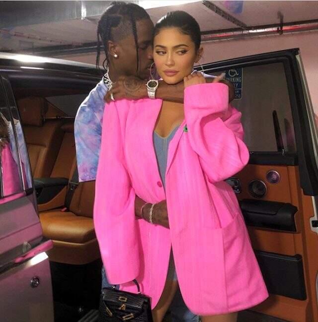 Sevgilisi, Kylie Jenner'ın doğum günü için evini güllerle donattı