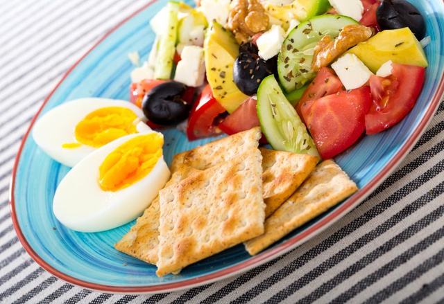 Etin yanında mutlaka salata tüketin!