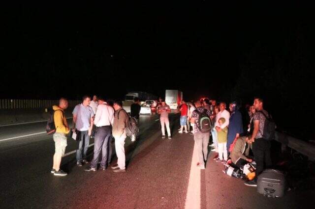 Yine seyir halindeki şehirler arası yolcu otobüsü yandı Yine seyir halindeki yolcu otobüsü yandı: Şoförün dikkati yolcuların canını kurtardı