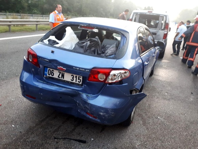 TEM Otoyolunda zincirleme trafik kazası: 6 yaralı