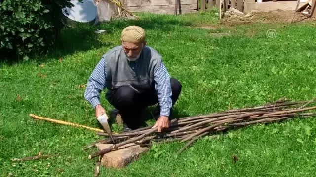 104 yaşındaki Mustafa dede, çalışkanlığıyla gençlere taş çıkartıyor