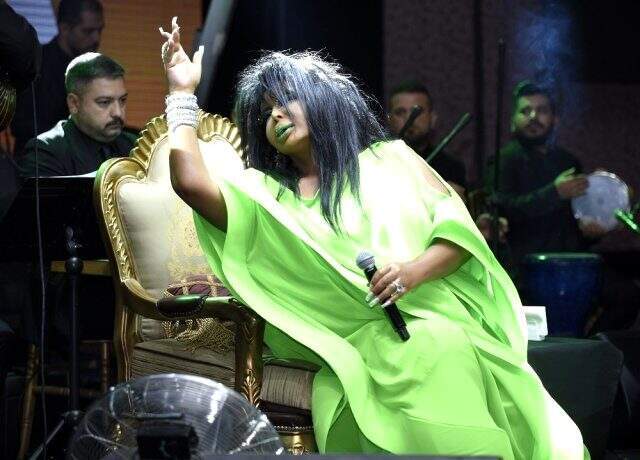 Diva Bülent Ersoy, sahnede çileden çıktı: Aptal bunlar! Diva Bülent Ersoy, sahnede çileden çıktı: Aptal bunlar!