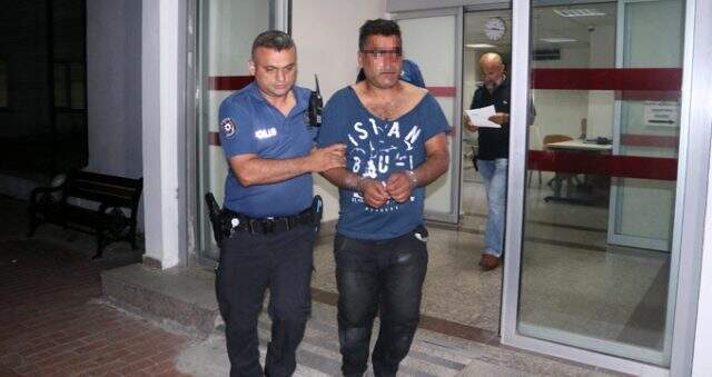 Küçük kızı taciz eden sapık, mahallelinin elinden kaçıp dama çıktı Küçük kızı taciz eden sapık, mahallelinin elinden kaçıp dama çıktı