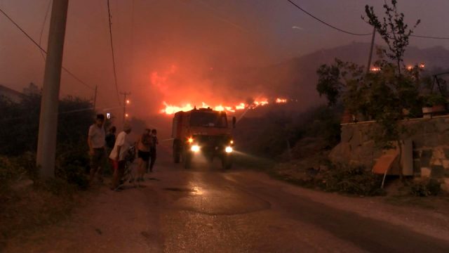 Marmara Adası'ndaki yangın saatler sonra kontrol altına alındı! Bilançoyu belediye başkanı açıkladı