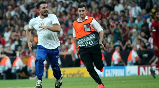 Maç oynanırken sahaya atlayan fenomen Ali Abdülselam Yılmaz'ın Instagram hesabı kapatıldı