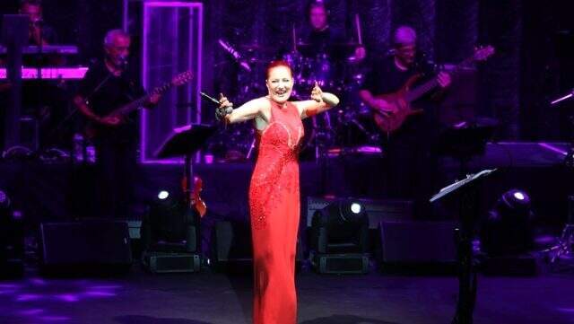 Gülben Ergen, sevgilisiyle Candan Erçetin konserine gitti Gülben Ergen, sevgilisiyle Candan Erçetin konserine gitti