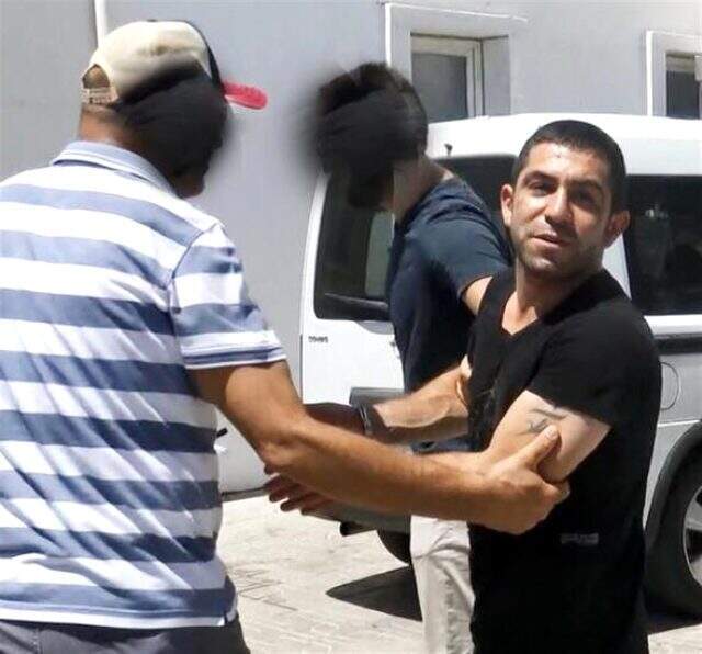 İngiliz sevgilisini 2 yerinden bıçaklayan firari, İzmir'de yakalandı İngiliz sevgilisini 2 yerinden bıçaklayan firari, İzmir'de yakalandı