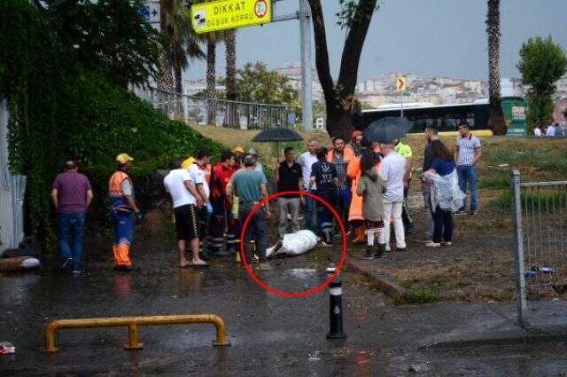 İstanbul'da yağmur hayatı felç etti: Bir kişinin cansız bedeni bulundu İstanbul'da yağmur hayatı felç etti: Bir kişinin cansız bedeni bulundu