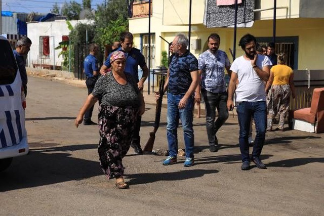Husumetli iki grup, hastane önünde birbirine tabanca ve tüfekle ateş açtı