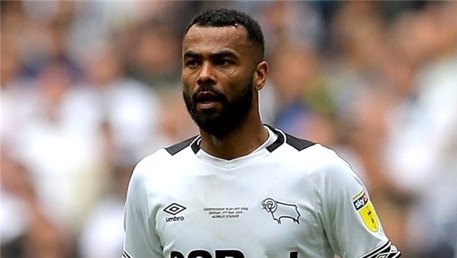 <a class='keyword-sd' href='/ashley-cole/' title='Ashley Cole'>Ashley Cole</a> futbolu bıraktığını açıkladı!