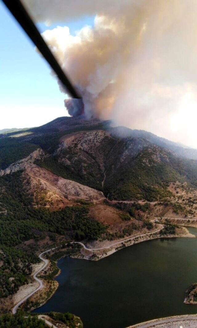 Milas'ta yangın büyüyor! 6 helikopter müdahale ediyor