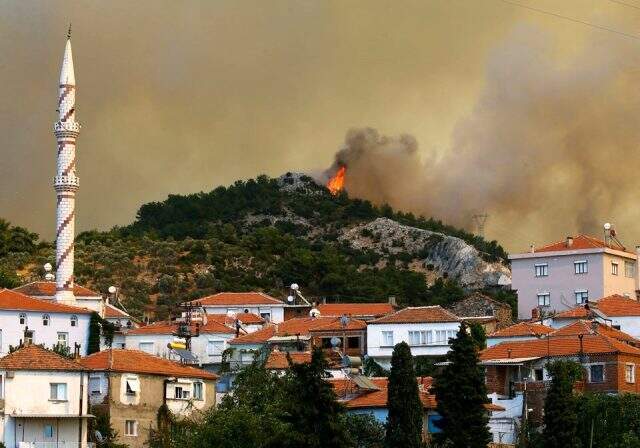 24 saattir kontrol altına alınamayan İzmir Karabağlar'daki yangın için Bakan Pakdemirli'den açıklama geldi 24 saattir kontrol altına alınamayan İzmir Karabağlar'daki yangın için Bakan Pakdemirli'den açıklama geldi