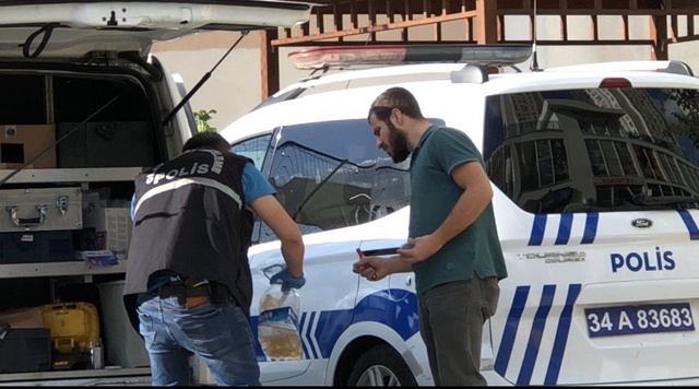Lüks sitedeki odasında ölü bulunan kişinin sahte alkolden öldüğü tahmin ediliyor