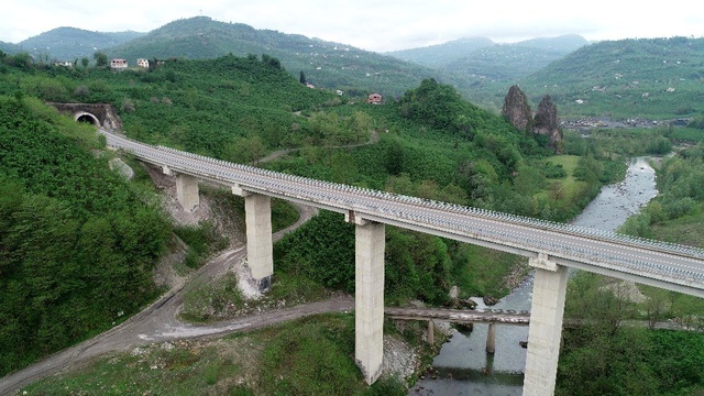 Asrın projesi olarak bilinen Karadeniz-Akdeniz Yolu'nda çalışmalar devam ediyor