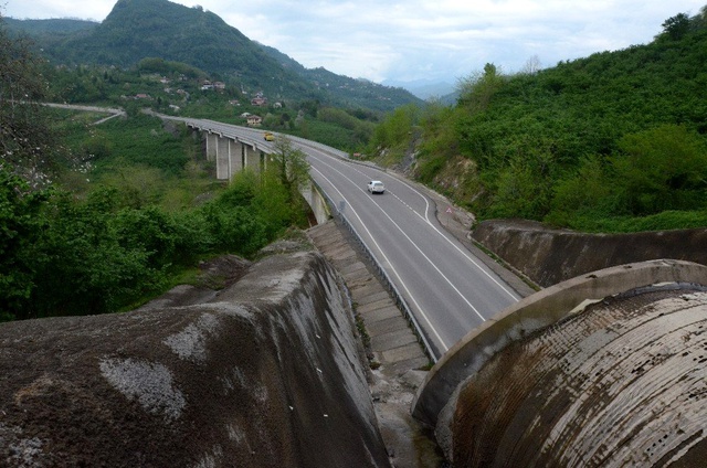 Asrın projesi olarak bilinen Karadeniz-Akdeniz Yolu'nda çalışmalar devam ediyor