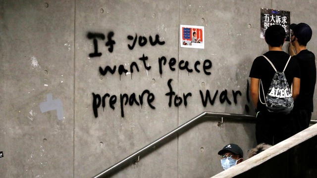 Hong Kong'da protestolar - Twitter ve Facebook, Çin'i 'dezenformasyon kampanyası yürütmekle' suçladı