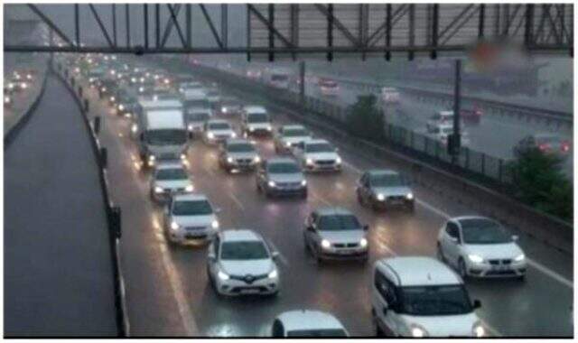Ataşehir'de su baskınında can pazarı Ataşehir'de su baskınında can pazarı