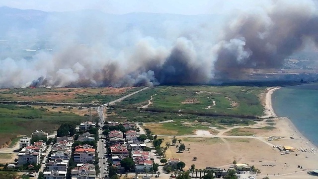 İzmir'in ardından Balıkesir ve Muğla da alev alev yanıyor