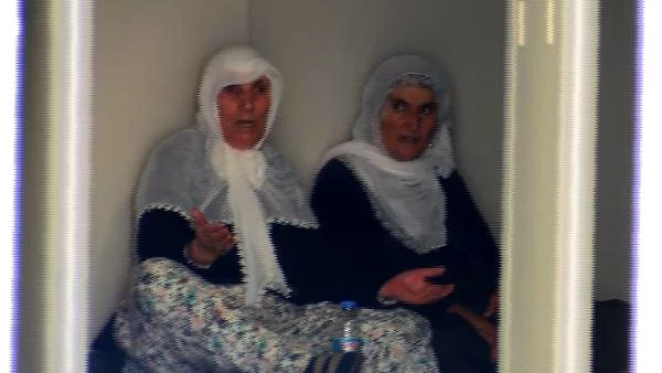 Oğlunun HDP'liler tarafından dağa kaçırıldığını iddia eden anne, oturma eylemi başlattı