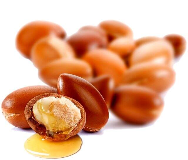 Susam ve Argan Yağı saçları onarıyor Susam ve argan yağı saçları onarıyor
