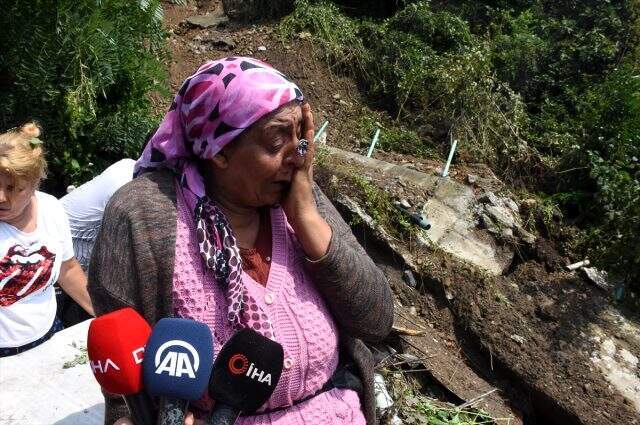 Zonguldak'taki heyelanda 6 ev çöktü, 20 kişi evsiz kaldı Zonguldak'taki heyelanda 6 ev çöktü, 20 kişi evsiz kaldı