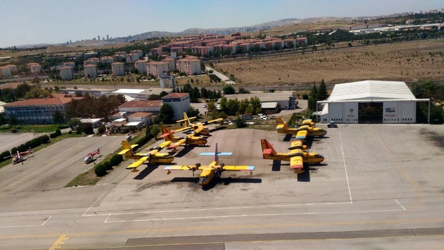 THK, kullanılmayan uçakları hangara kaçırırken kameraya yakalandı