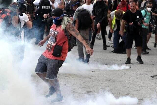 Protestoların yaşandığı Fransa'daki G7 Zirvesi, dünya liderlerinin katılımıyla başladı