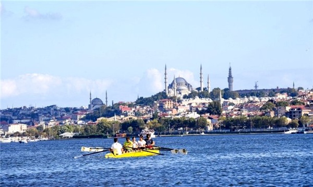 İstanbul'u dinliyorum, ellerimde kürekler...