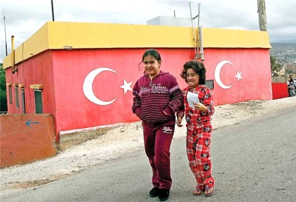 Lübnan'da unuttuğumuz 400 yıllık Türk köyü : Türkiye özlemini gidermek için evler kırmızıya...